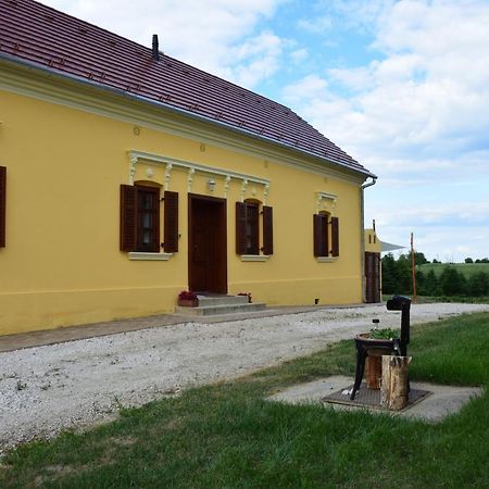 Porrogi Fenyő Vendégház Exterior foto
