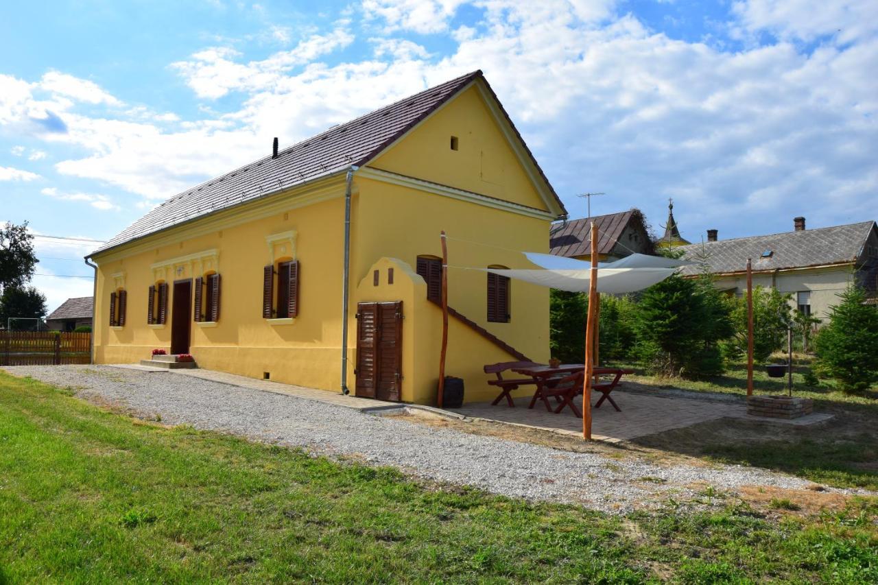 Porrogi Fenyő Vendégház Exterior foto