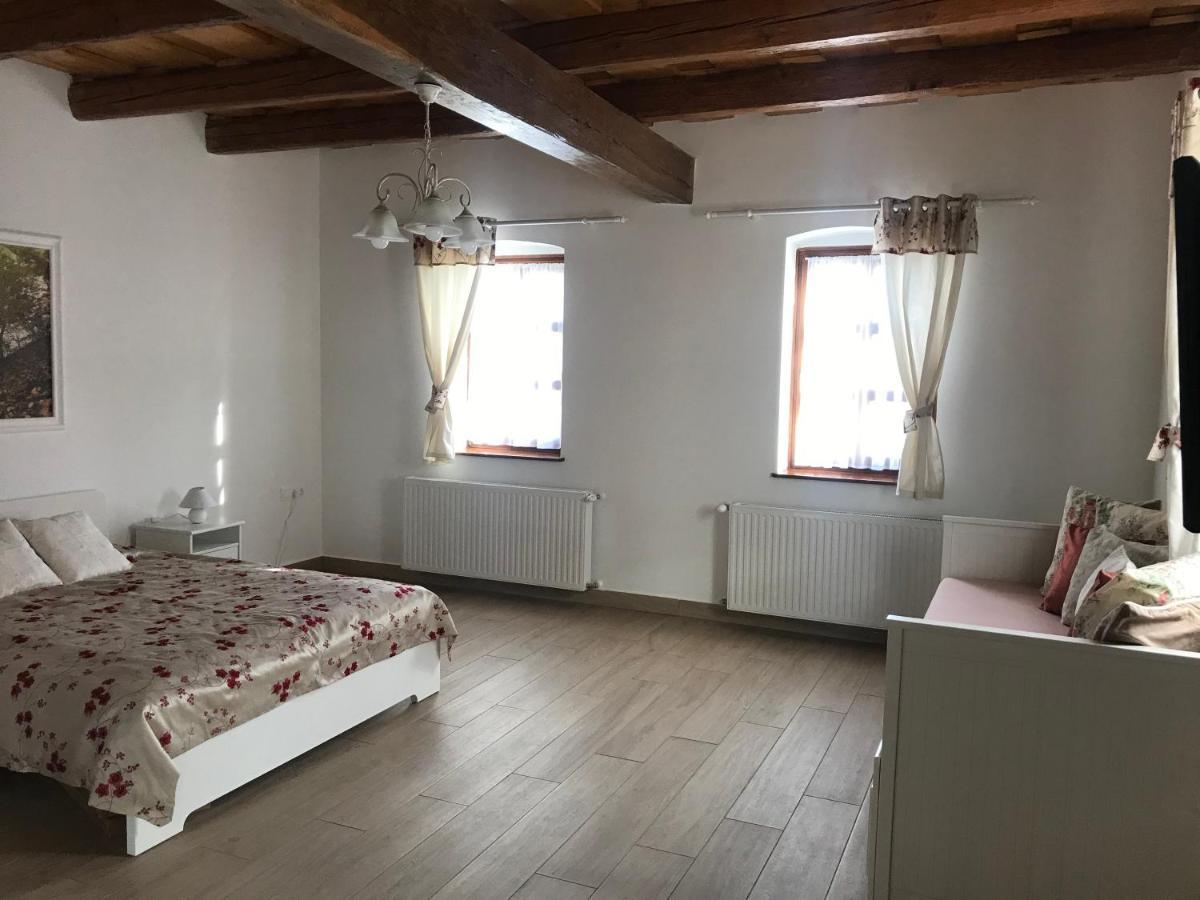 Porrogi Fenyő Vendégház Exterior foto