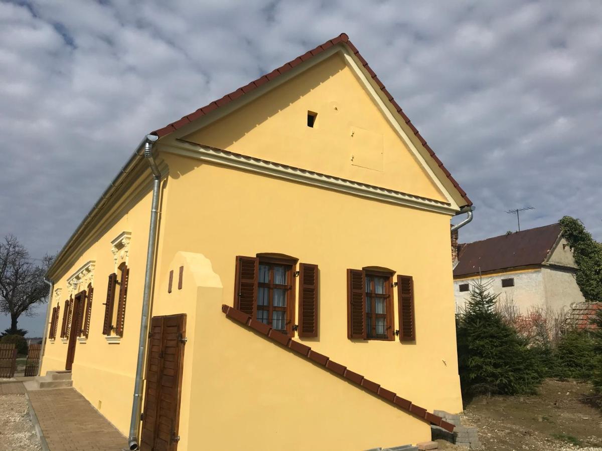 Porrogi Fenyő Vendégház Exterior foto