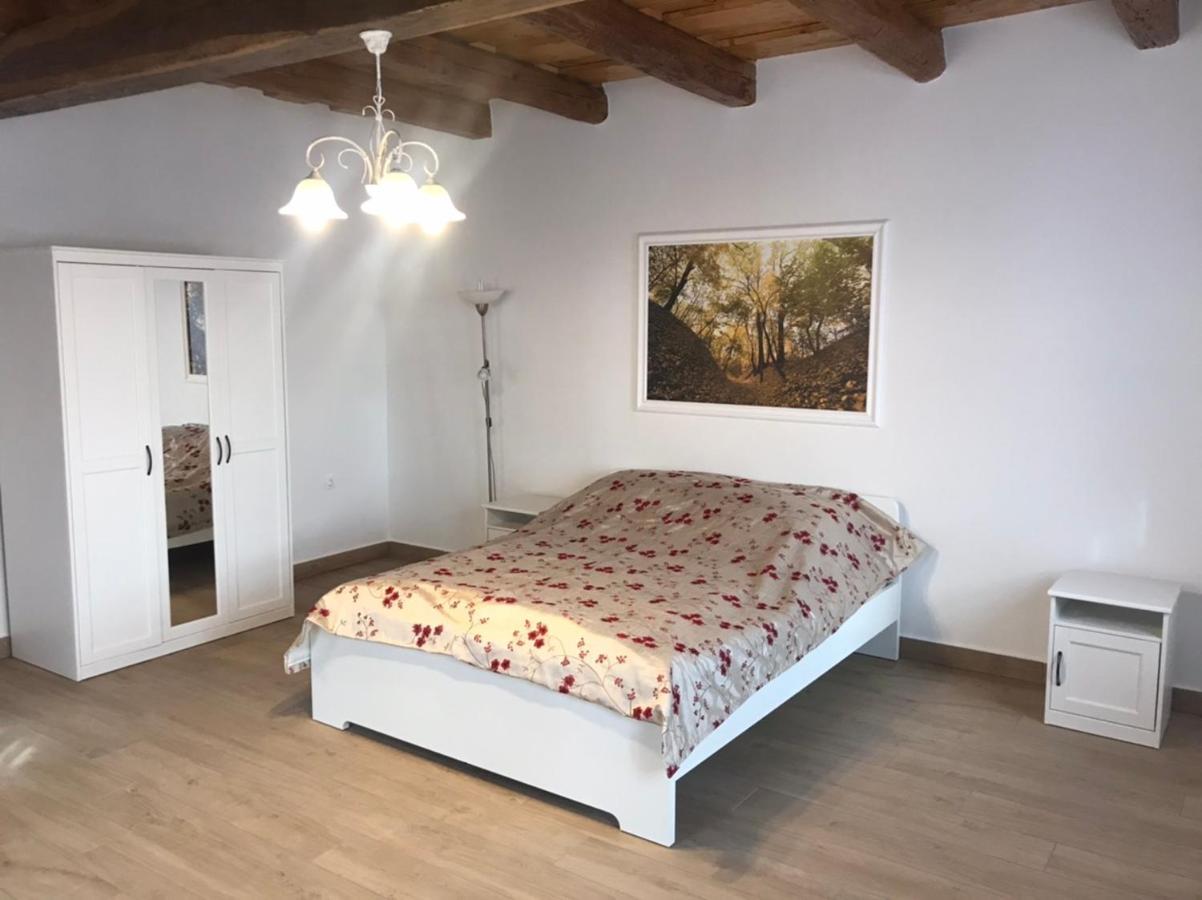 Porrogi Fenyő Vendégház Exterior foto