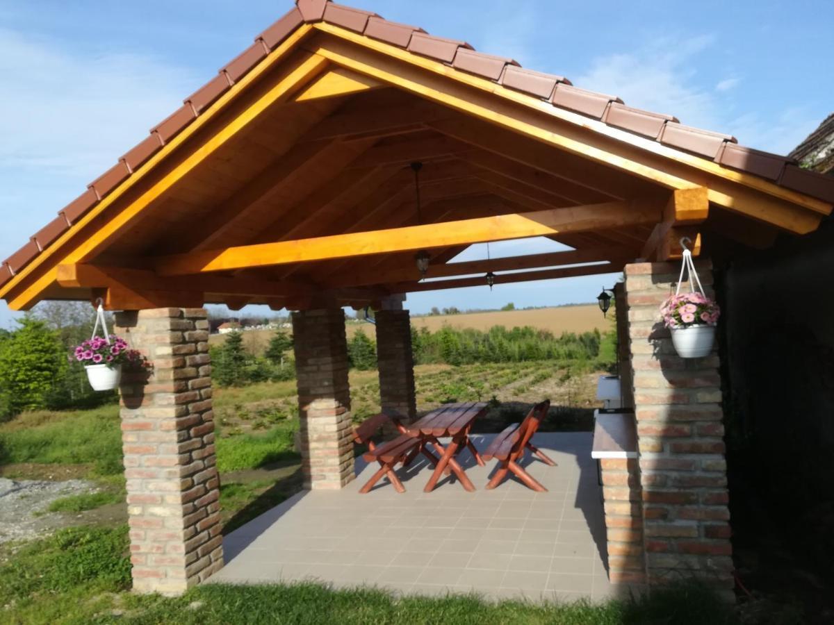Porrogi Fenyő Vendégház Exterior foto